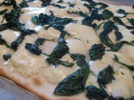 Pizza Popeye – Mit Spinat und Spiegelei