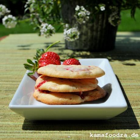 Sunday Delight: Fresh Strawberry White Chocolate Cookies