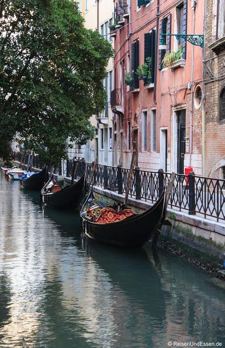 Venedig 454r_bearbeitet-1 Kanal Venedig Gondeln