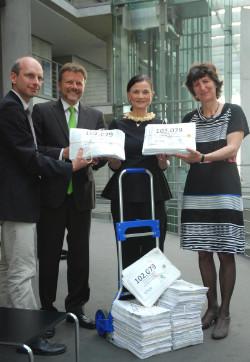 v.l.n.r.: Peter Röhrig, Stefan Zwoll (beide BÖLW), Gitta Connemann (CDU), Elke Röder (BNN)