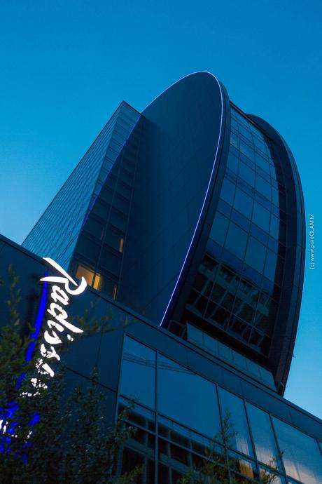Radisson Blu Frankfurt Hotel - Hoteltour - Die Scheibe - 4 Sterne Unterkunft in guter Flughafenlage - Wellness im 18. Stockwerk - Carlson Rezidor Gruppe