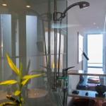 Dusche im Hotelzimmer mit Aussicht