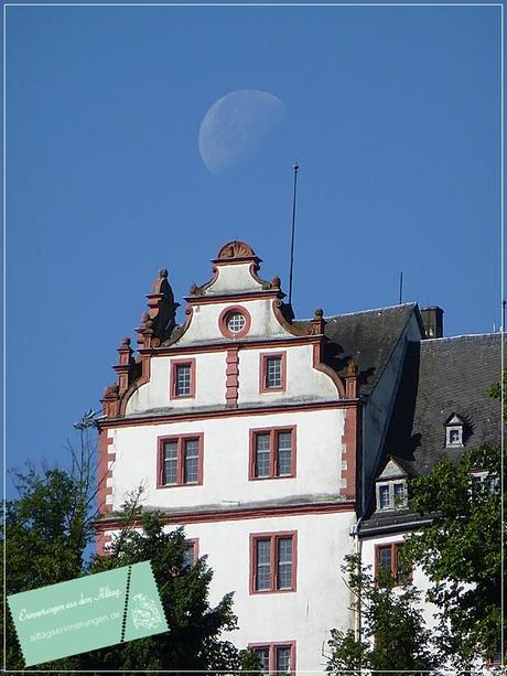 Schnappschuss mit Schloss und Mond