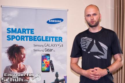 Eiswuerfelimschuh-Frankfurt-SportScheck-Samsung-Galaxy-S5-Gear-Fit