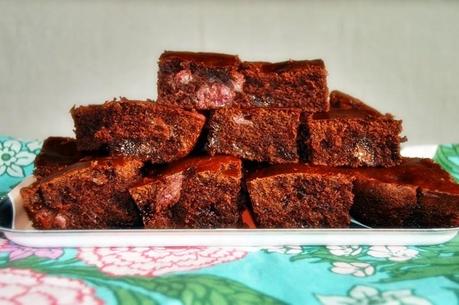 Vegan bakery 2: Supersaftige Schoko-Kirsch-Brownies