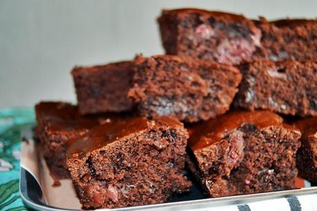 Vegan bakery 2: Supersaftige Schoko-Kirsch-Brownies