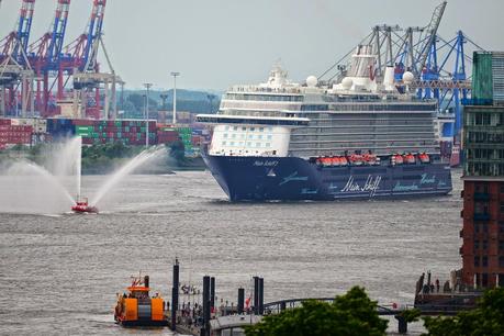 Ahoi! Mein Schiff 3 erstmals in Hamburg - TUI Cruises präsentiert weltweit erstes maritimes Museum auf hoher See