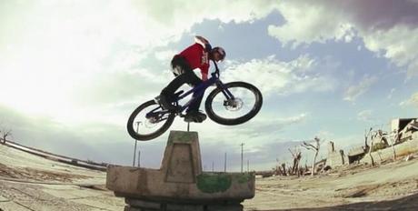 Danny MacAskill in Epecuén: Bike Stunts in der Geisterstadt