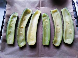 Überbackene Zucchini Schiffchen – Low Carb