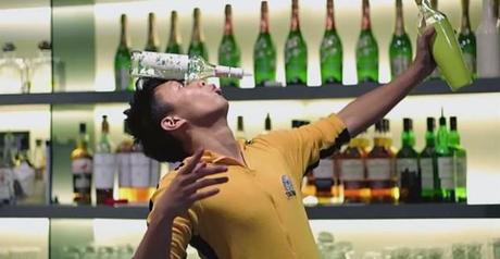 Flairbartending: Flaschenjongleur Po Hseng Hsu
