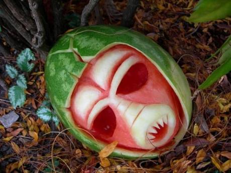 Skulpturen aus Wassermelonen von Clive Cooper