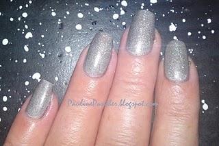 Glitzerndes Grau