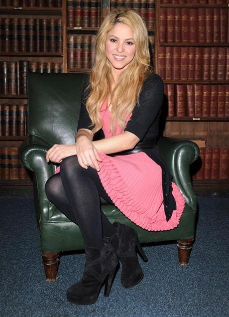 Shakira attends Oxford Union