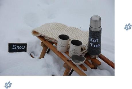 heißer Tee im Schnee