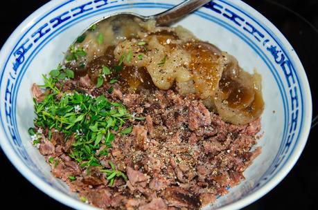 Alpen-Rind Hochrippe, Ravioli vom Ochsenschwanz, Kräuterseitling und Vanille Karotten