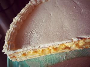Frühlingsbote: Vanilletorte mit Mangofüllung
