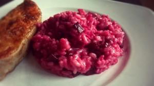 Rote-Bete-Risotto mit gebratenen Heilbuttsteaks