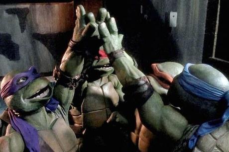 Donatello, Raphael, Michaelangelo und Leonardo (v.l.n.r.) sind die Teenage Mutant Ninja Turtles in der 1990er Realverfilmung 