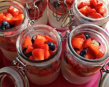 Joghurtmousse mit frischen Beeren