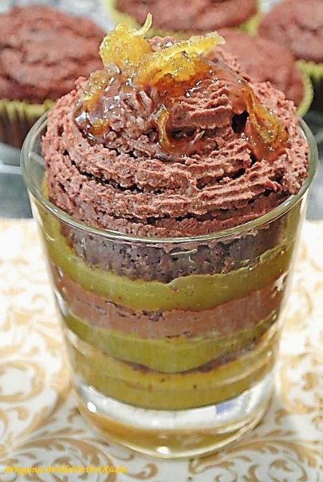 Schokolade-Cupecake mit Maracujapudding und Schoko-Minz-Mousse im Glas
