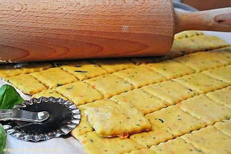 Bildrezept: Käse-Karotten Cracker mit Kräutermix
