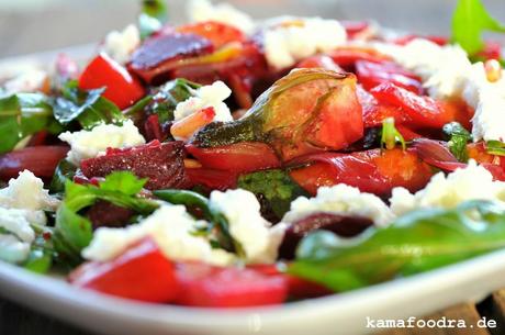 Mehr Salat: geröstetes Ofengemüse mit Büffelmozzarella