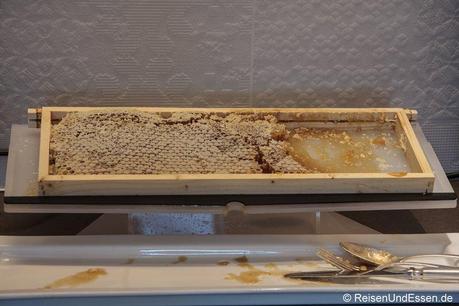 Bienenwaben beim Frühstücksbuffet im 3‘60° Restaurant