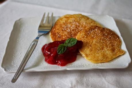 Süßer Freitag: Milchreispfannekuchen mit Erdbeer-Pfefferminz-Marmelade