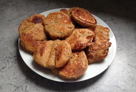 Die weltbesten veganen Pancakes aus Haferflocken und Datteln