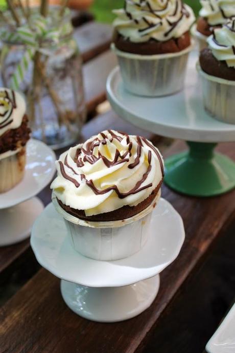 sweet table donauwellen cupcakes guglhupf marshmallow cake pops foodblog himbeerprinzesschen