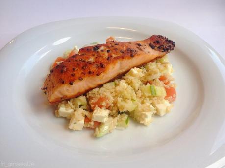 Grilllachs auf Gemüsecouscous.