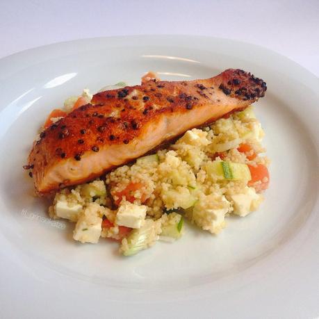 Grilllachs auf Gemüsecouscous.