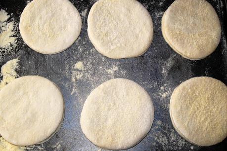 Toast-Brötchen II (englische Muffins)