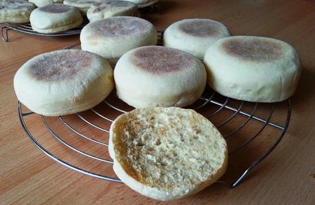 Toast-Brötchen II (englische Muffins)