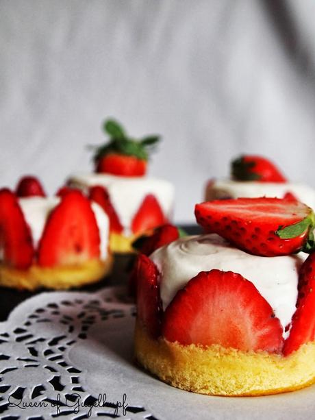 Topfenmoussetörtchen mit Erdbeeren, ein leichtes Dessert für den Valentinstag
