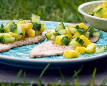 Hähnchen mit fruchtig-saftiger Mango-Gurken-Salsa