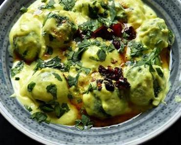 Spinatbällchen in Joghurtsauce