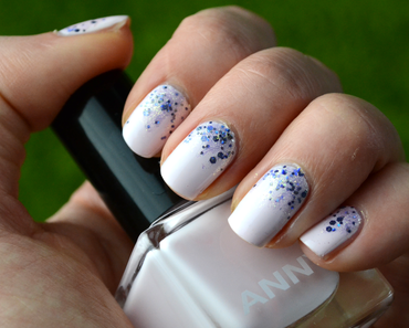 Lackiert – Nackte Venus mit Glitzerstaub