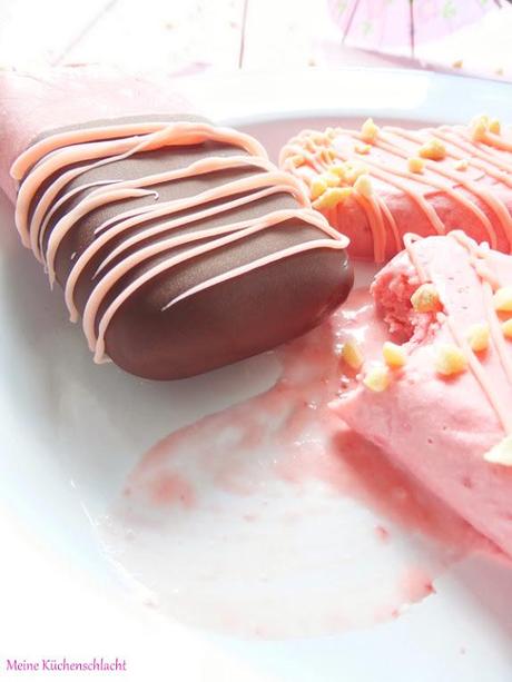 Erdbeer-Macadamia Nuss - Sahne Eis