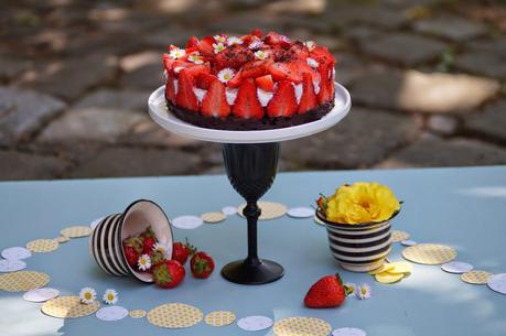 No-need-to-Bake-Just-Wait-Erdbeertorte & Easypeasy Sommergirlande