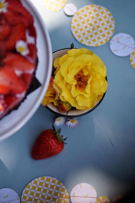 No-need-to-Bake-Just-Wait-Erdbeertorte & Easypeasy Sommergirlande