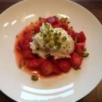 Grießflammerie mit mariniertem Erdbeersalat