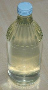 Geschirrspülmittel in der Glasflasche