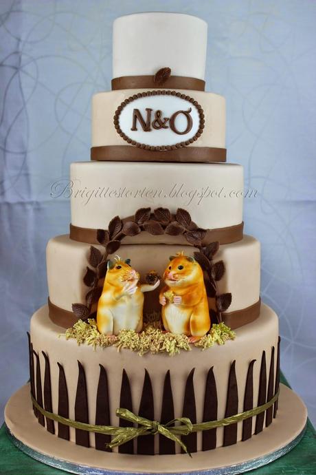 Hochzeitstorte/weddingcake mit zwei Gold-Hamstern in braun beige