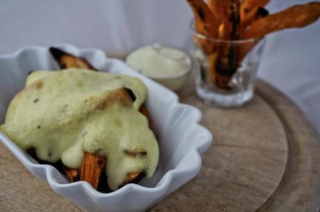 Sweet Poatoes III Süßkartoffel Fries überbacken mit Chili   Estragon   Milchmayonnaise