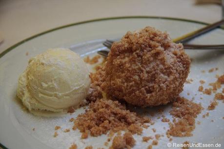 Dessert in der Gaststätte zum Goldenen Hirschen