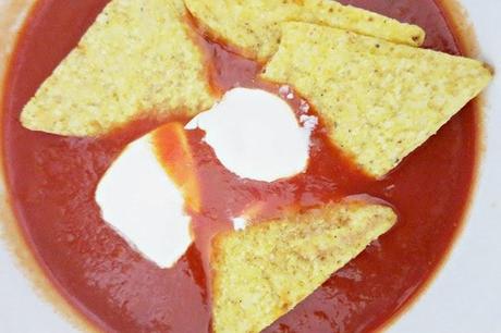 Tomaten-Ingwer Suppe mit Tortilla Chips