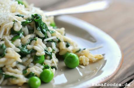 More peas please – grünes Risotto mit Erbsen, Spinat, Frühlingszwiebeln und Limette