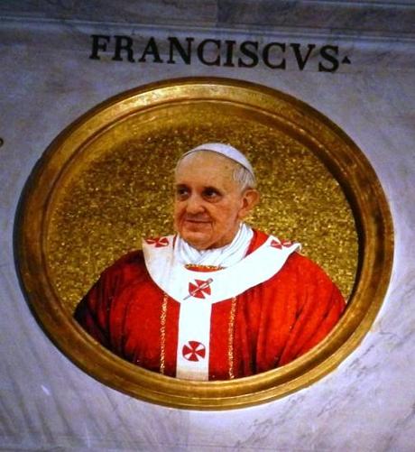 Papst Franziskus als Mosaikbild in der Paulskirche