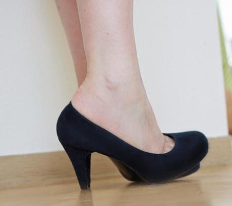 How to slip very easily  BAREFOOT in heels !